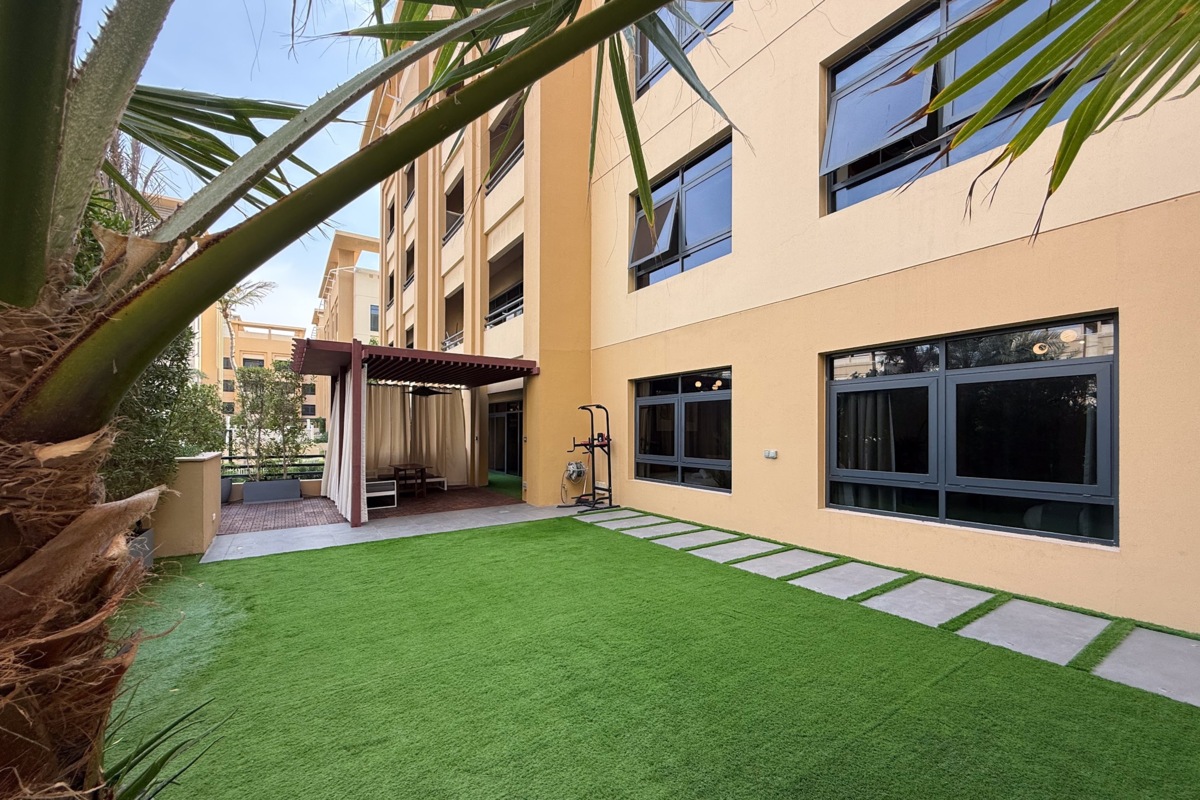 Spacious 3BR with Large Terrace – 1