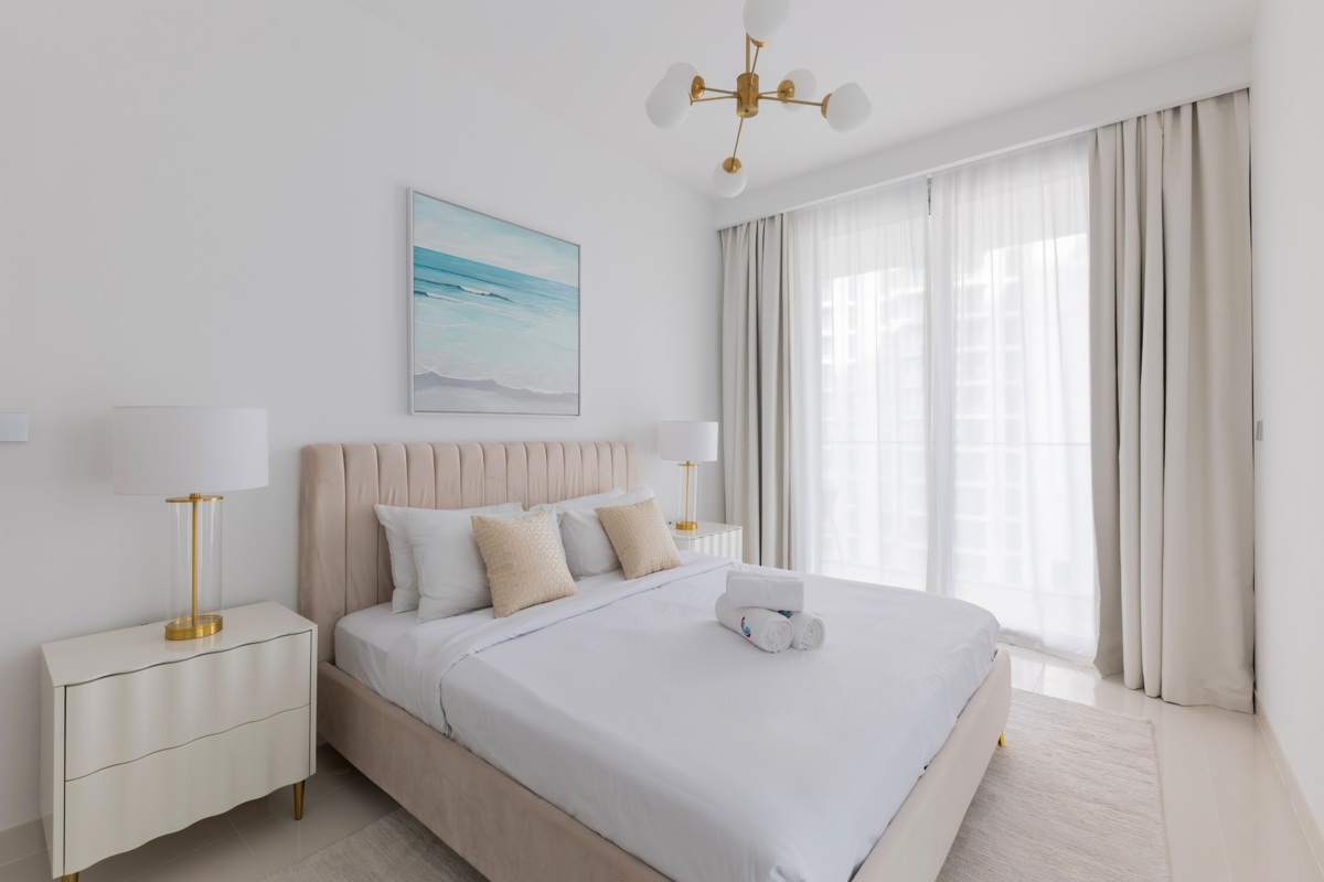 Premium 1BR Apartment with Marina View – 4