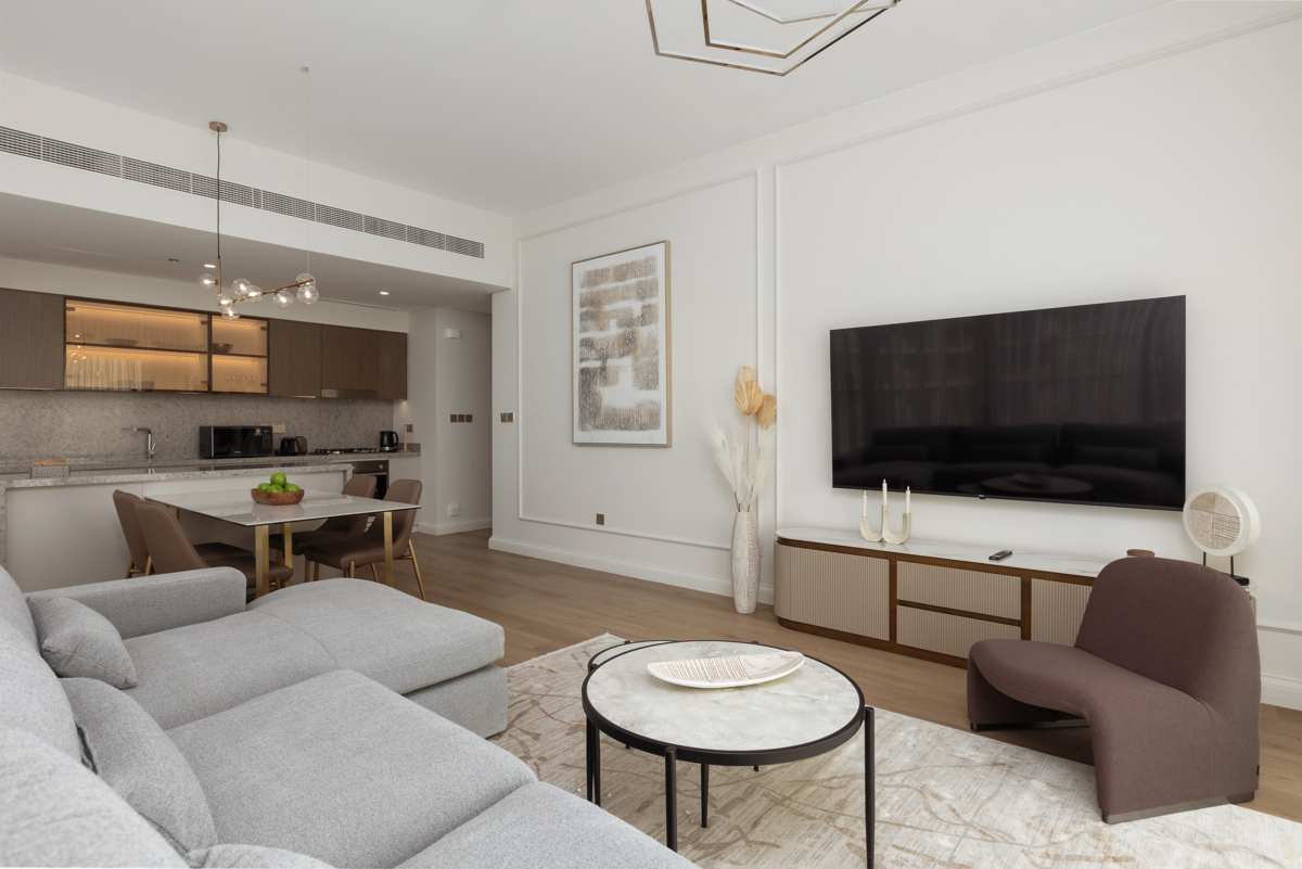 Elegant 2BR Apartment with Palm View – 4