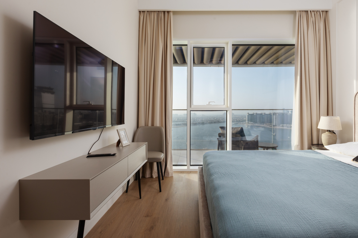 Elegant 2BR Apartment with Palm View – 1