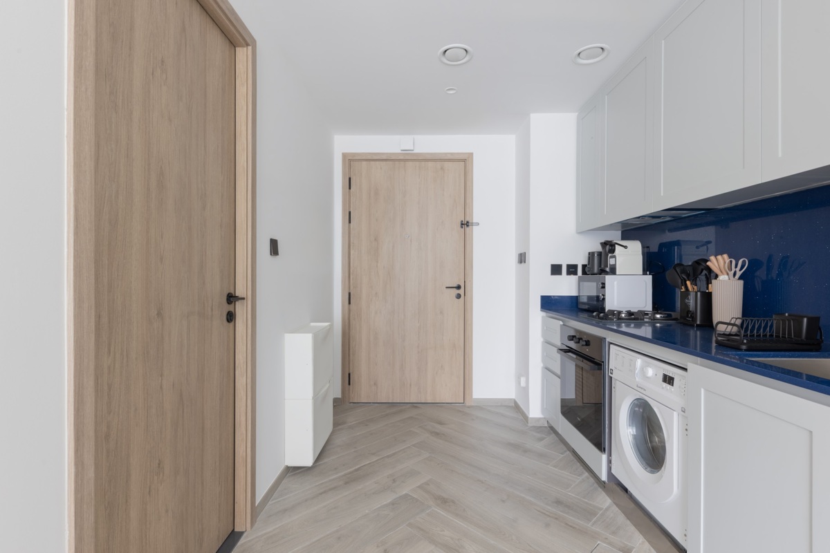 Modern Studio with Balcony in Business Bay – 4