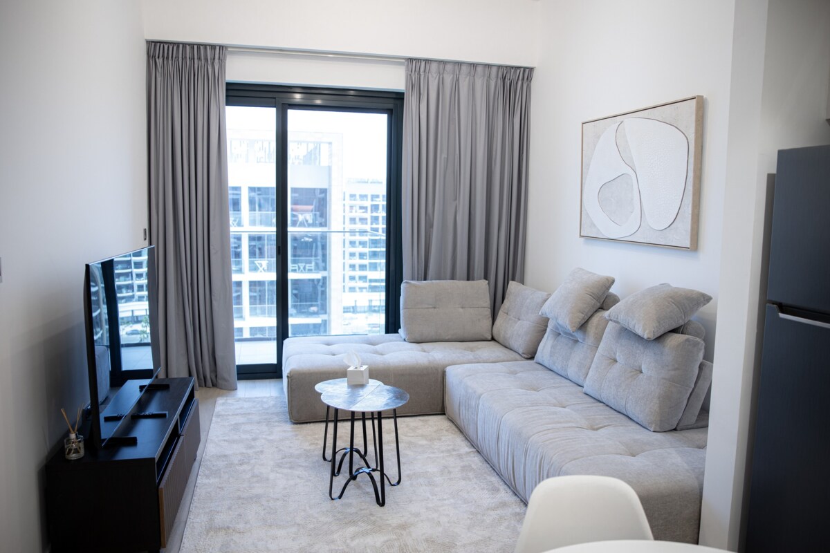 Stylish 1BR Apartment in Azizi Riviera – 1