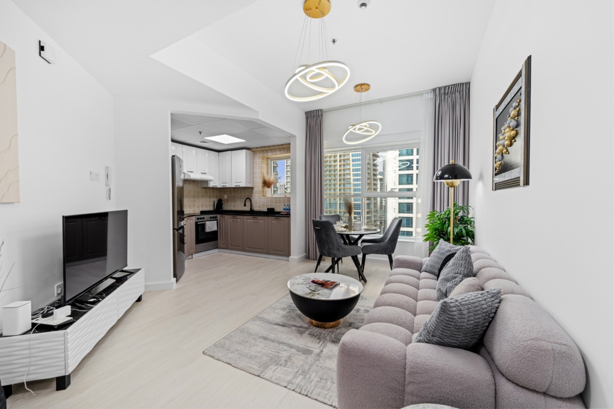 Stylish 2BR Apartment in Dubai Gate 2 – 1
