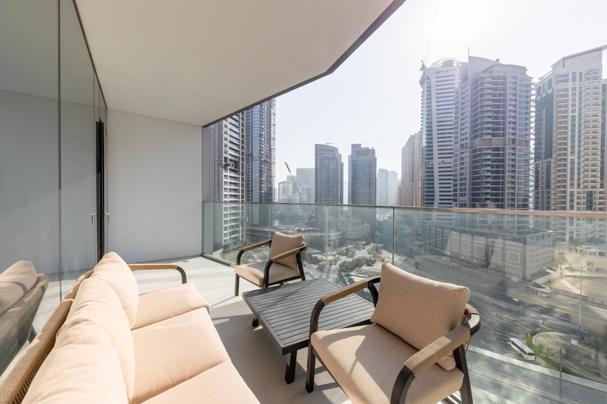 Stylish 2BR Apartment in Liv Marina – 4