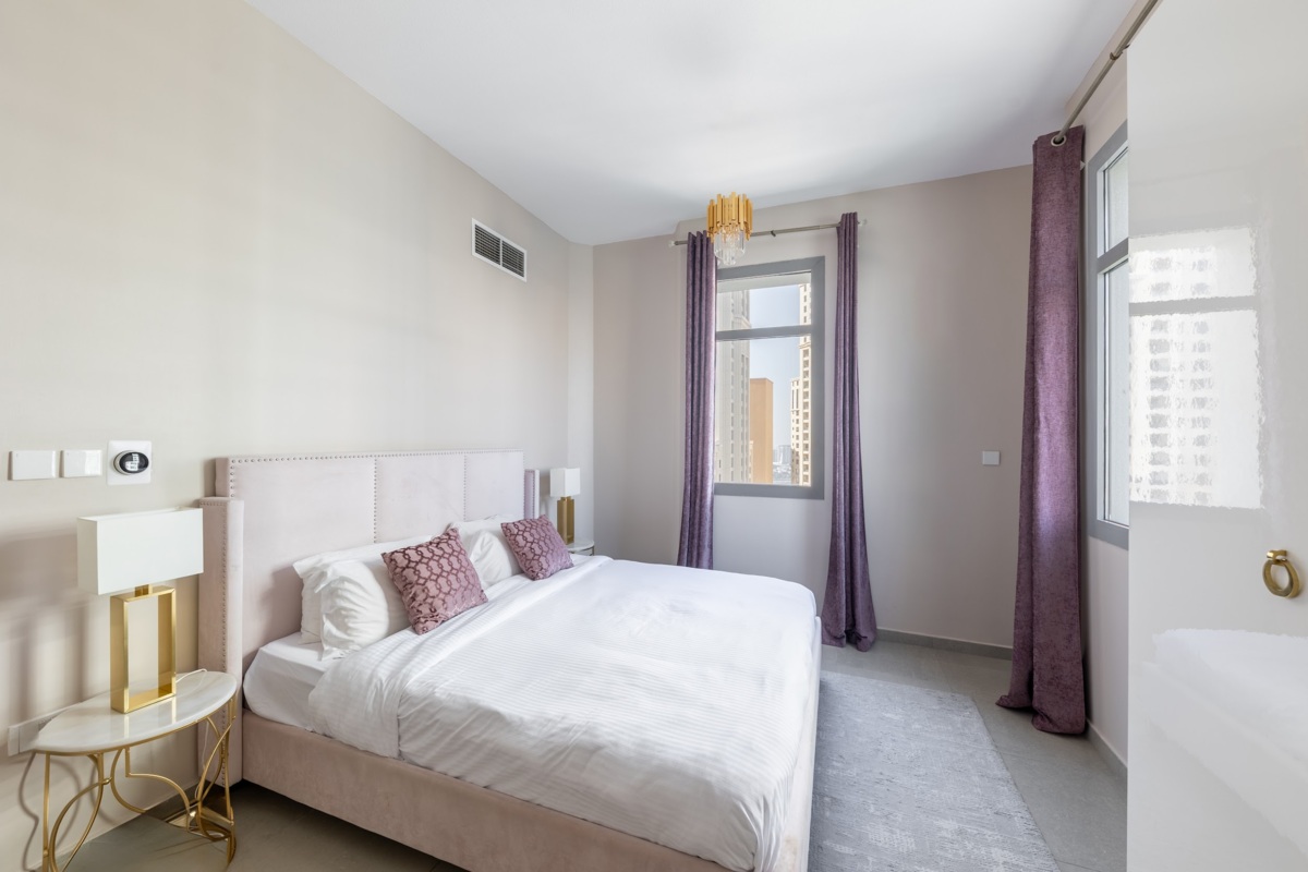 Stylish 2BR Apartment in Marina Wharf 1 – 4